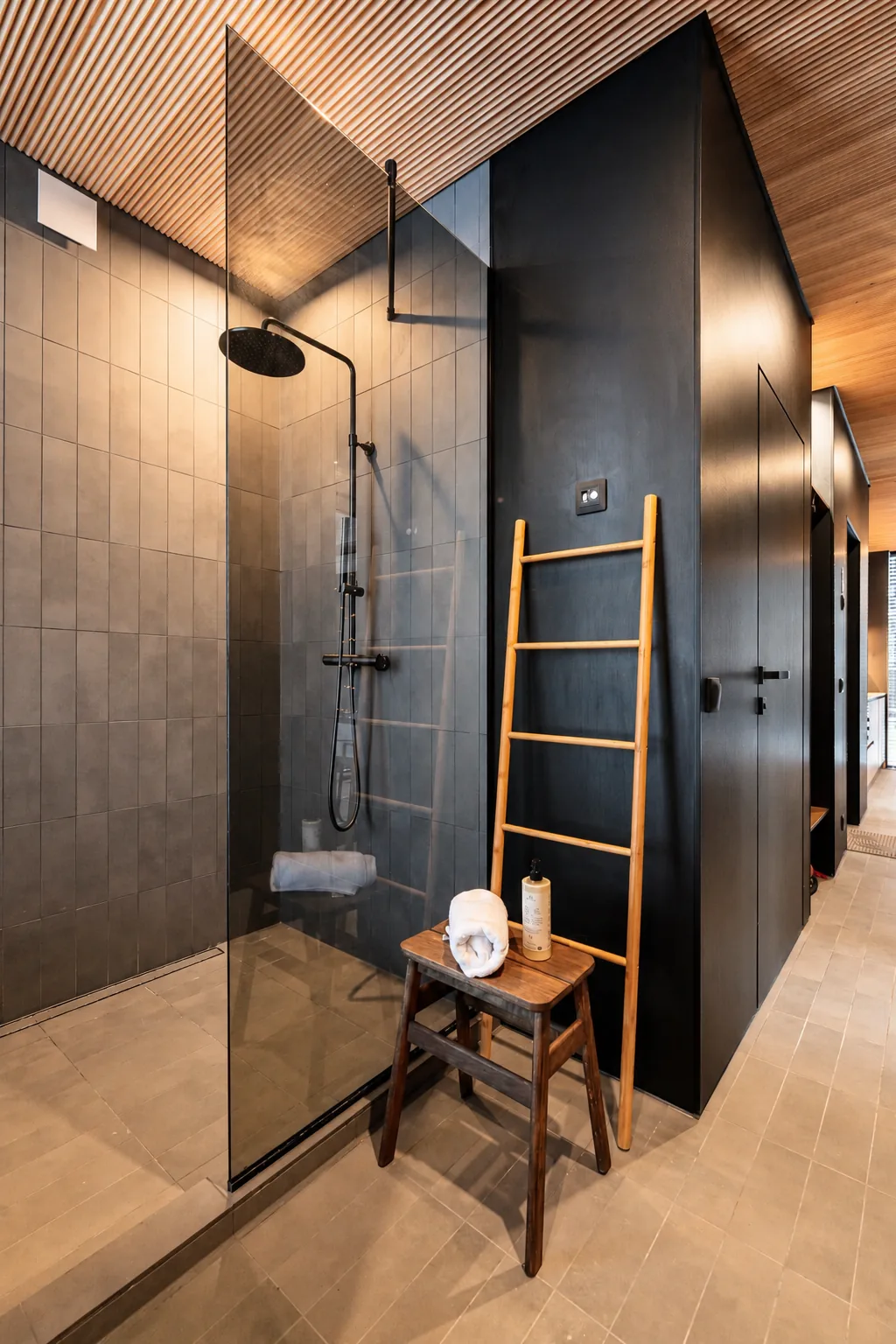 NOA Villas: deluxe villa bathroom